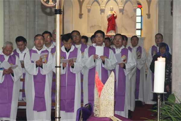 上海：天主教上海教区为金鲁贤主教举行三周年追思弥撒
