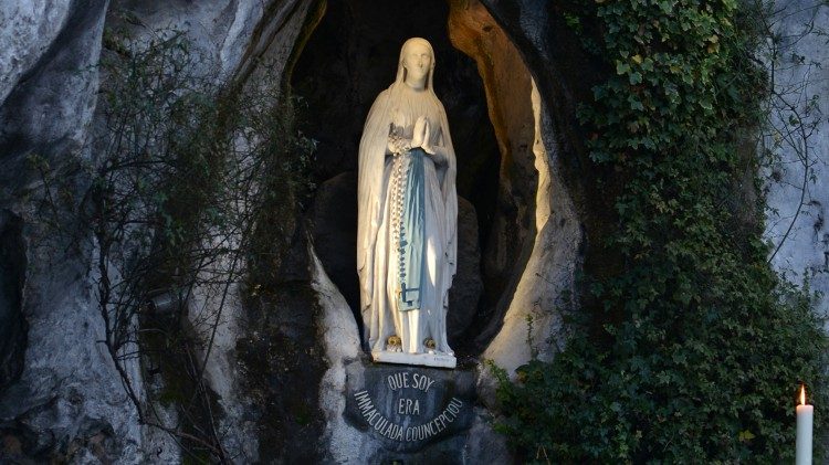 法国露德圣母朝圣地图片